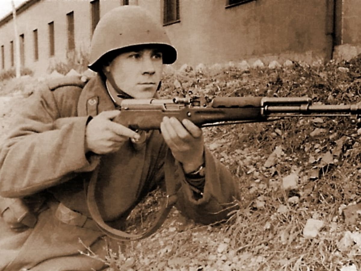 Б ввв. Советский солдат второй мировой войны с ППШ. Самозарядный карабин Симонова второй мировой. СКС-45 самозарядный карабин Симонова.