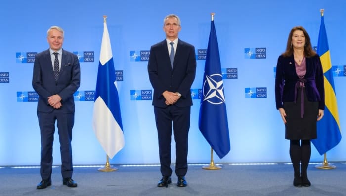 Meneillään olevassa Venäjän Ukrainan sodassa Suomi ja Ruotsi koputtavat äänekkäästi Naton ovelle