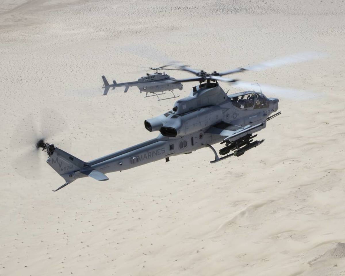 An AH-1Z Viper (front) with Marine Operational and Test Evaluation Squadron 1 (VMX-1) and an MQ-8C Fire Scout unmanned helicopter assigned to Helicopter Sea Combat Squadron 23 (HSC-23) conduct Strike Coordination and Reconnaissance Training near El Centro, Calif., on March 10, 2022. (Lance Cpl. Jade Venegas/US Marine Corps)