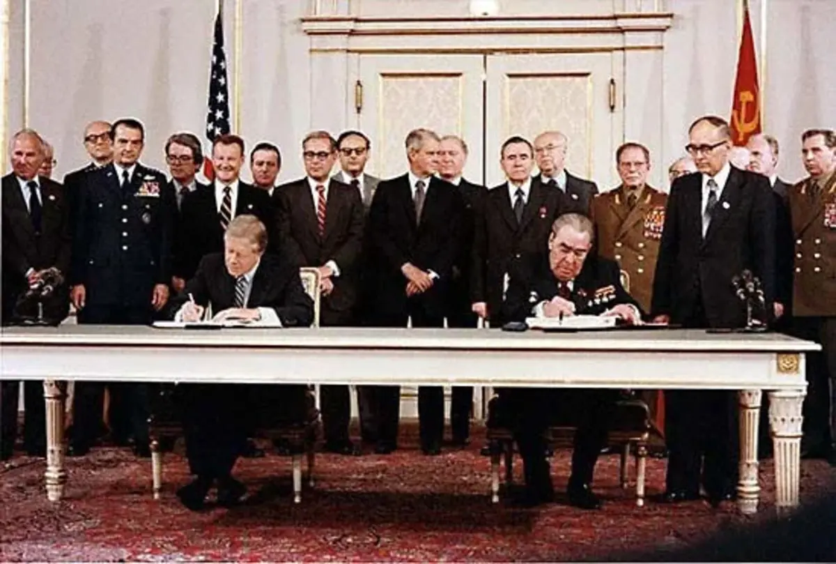 Pres-Leonid-Brezhnev-treaty-Soviet-Jimmy-Carter-June-18-1979