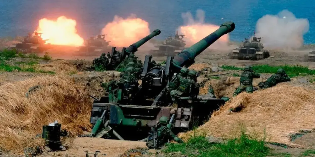 US-made CM-11 tanks (in background) are fired in front of two 8-inch self-propelled artillery guns during the 35th "Han Kuang" (Han Glory) military drill in southern Taiwan's Pingtung county on May 30, 2019 